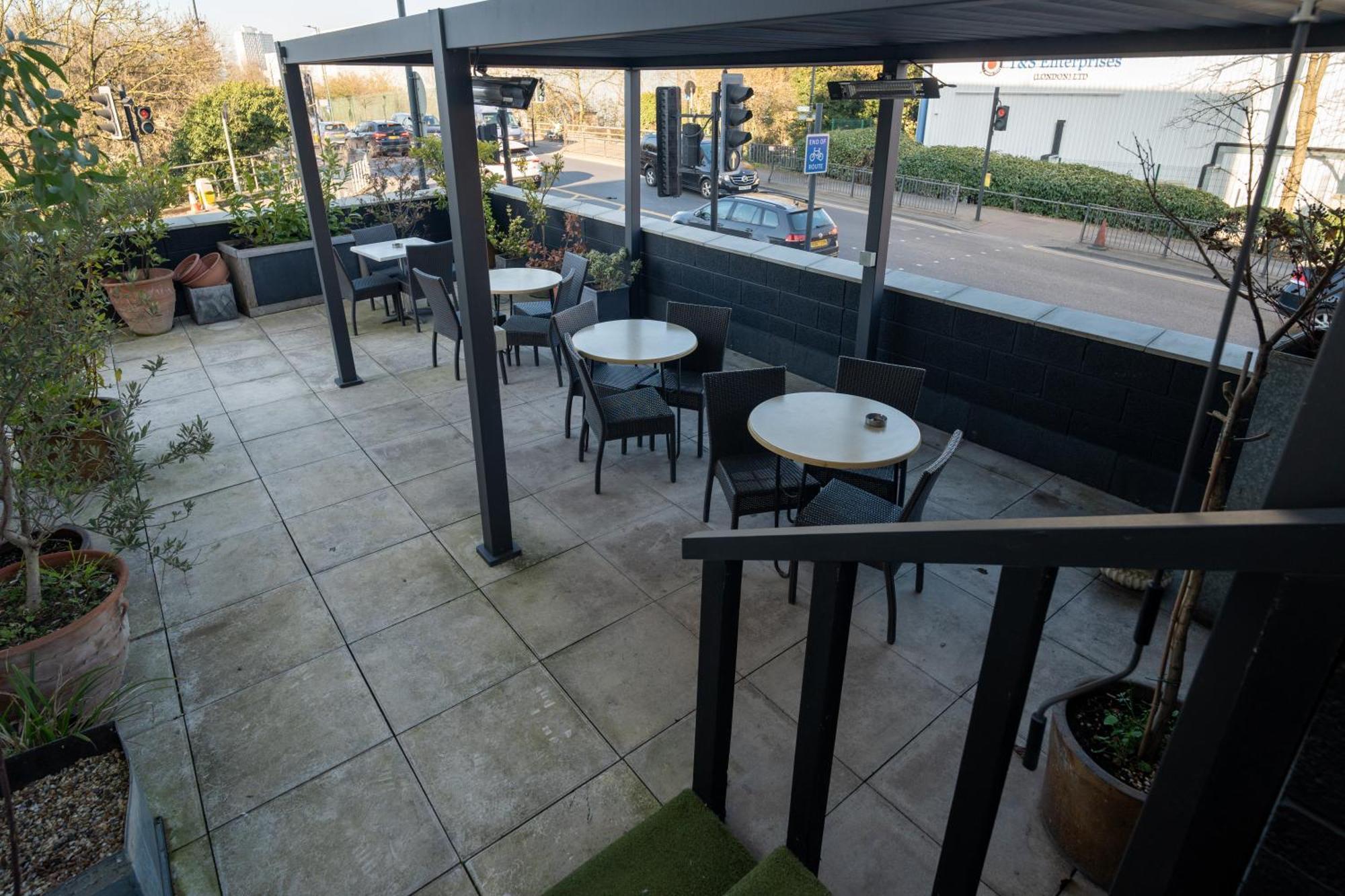 Abbey Point Hotel Wembley Exterior photo