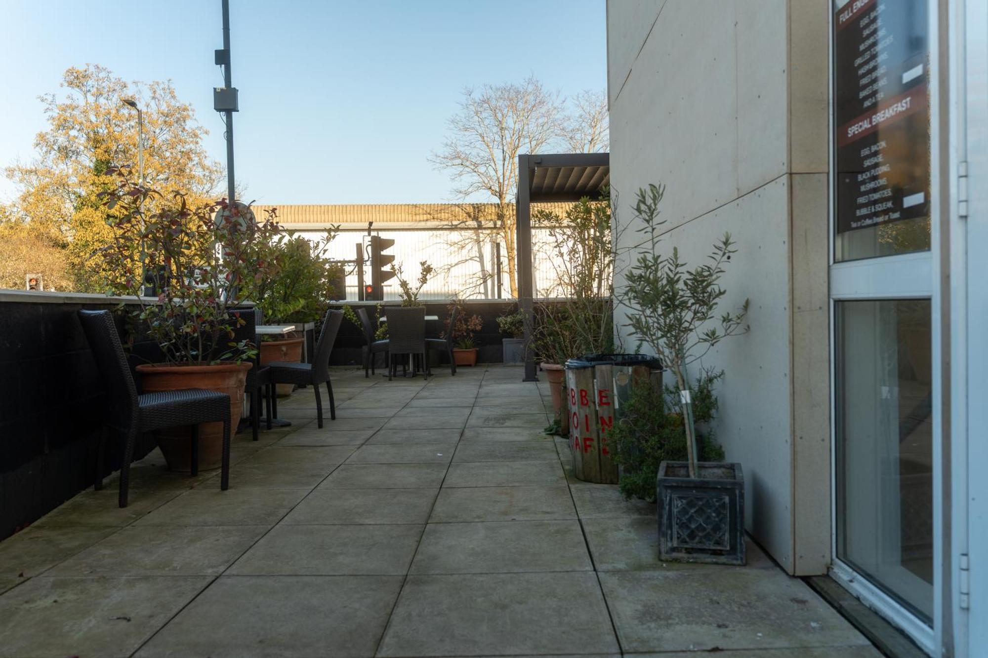 Abbey Point Hotel Wembley Exterior photo